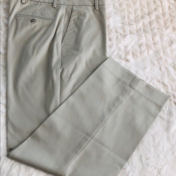 Dockers Classic Fit khaki Pants - Picture 3 of 6
